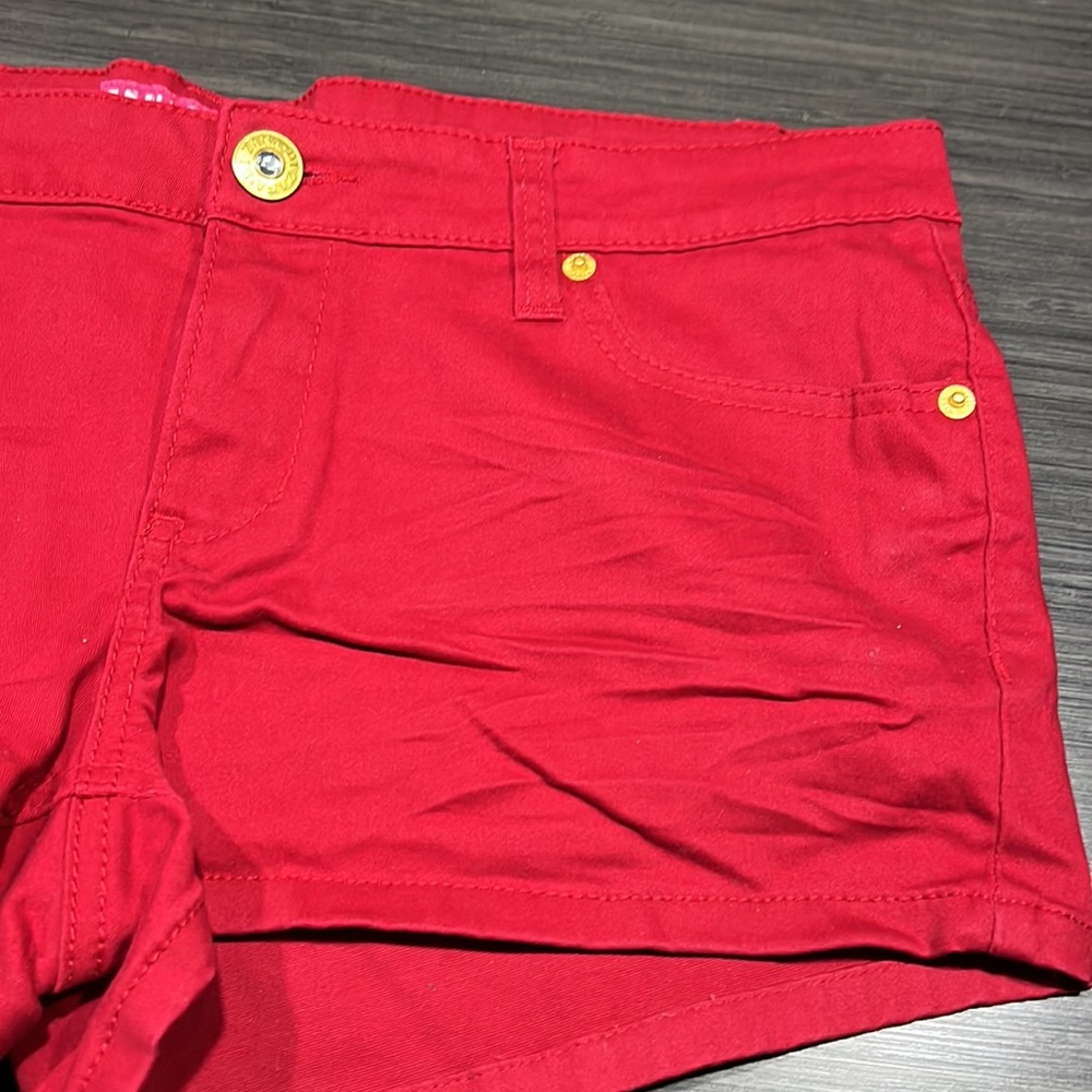 Red shorts - Picture 2 of 4